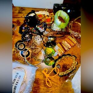 30+ pieces of jewelry